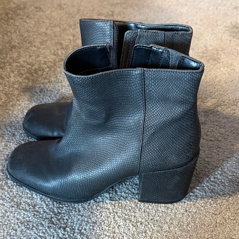 Mix No. 6 Black Ankle Snake Skin Heeled Boots. Size 7